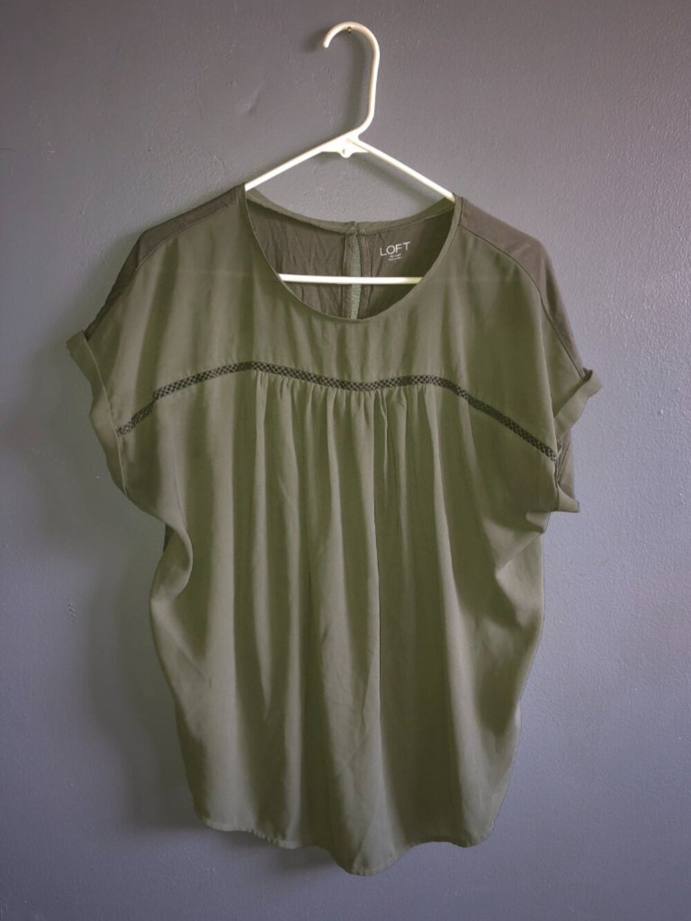 Loft Women’s L Olive Sage Green Short Cap Sleeve Blouse Crew-Neck Large